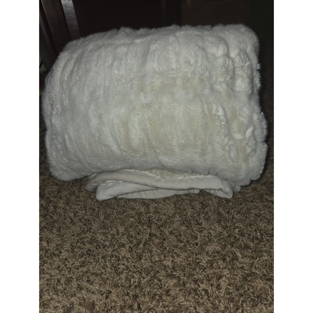 Pottery Barn Ruched Faux Fur Throw Blanket 50x60 White